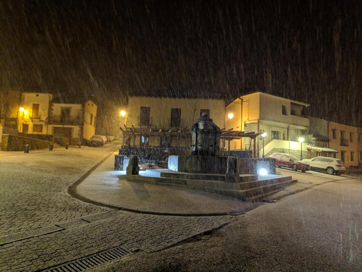 Casa Rural Fuente Del Arca Montejo モンテホ・デ・ラ・シエラ エクステリア 写真